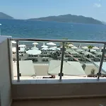 La Ξενοδοχείο *