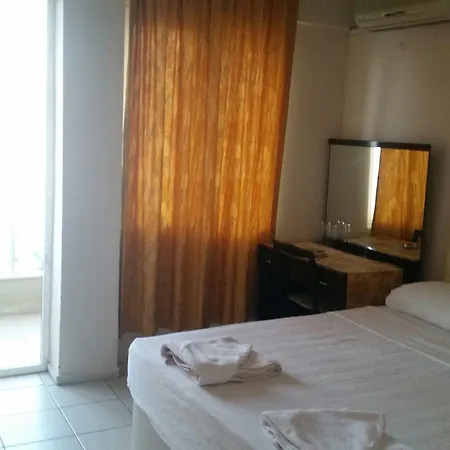 La ホテル マルマリス